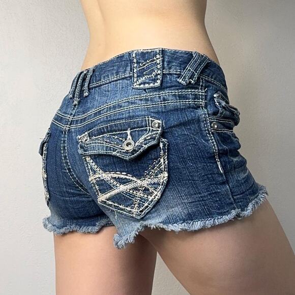 Low Rise Jean Shorts with Back Pockets Stitching Size 3 Y2K 00s Style - Picture 1 of 7